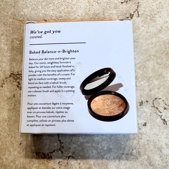 LAURA GELLER Baked Balance-n-Brighten Powder Foundation - Medium - Picture 7 of 8